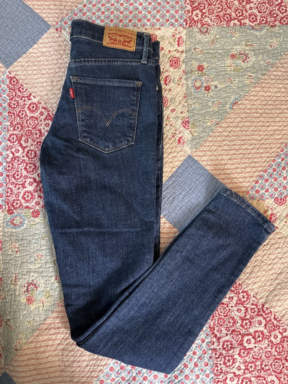 311 Shaping Skinny Jeans by Levi Strauss, dark denim size 26